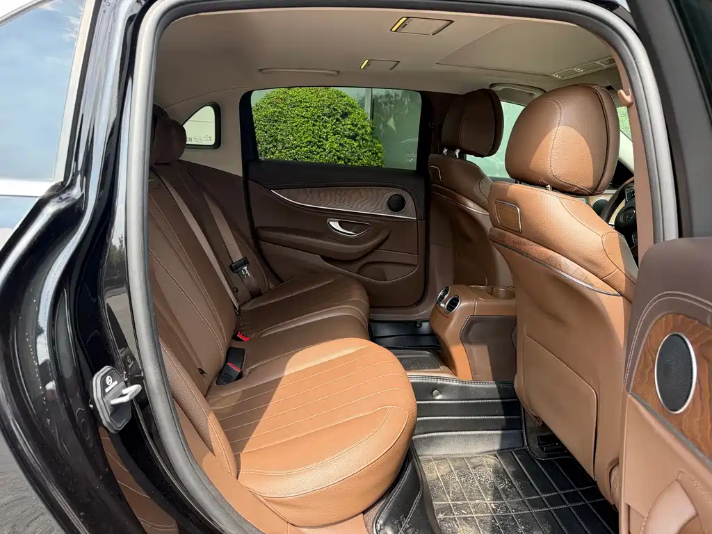 Mercedes-Benz E-Class — миниатюра 15