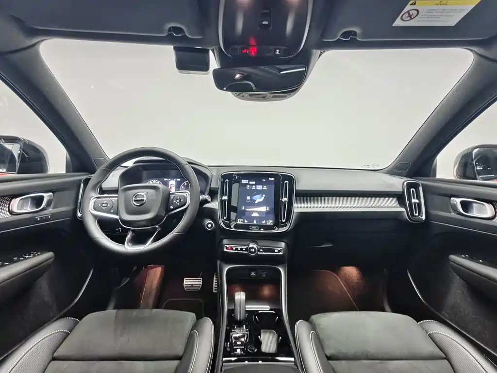 Volvo XC40 — миниатюра 4