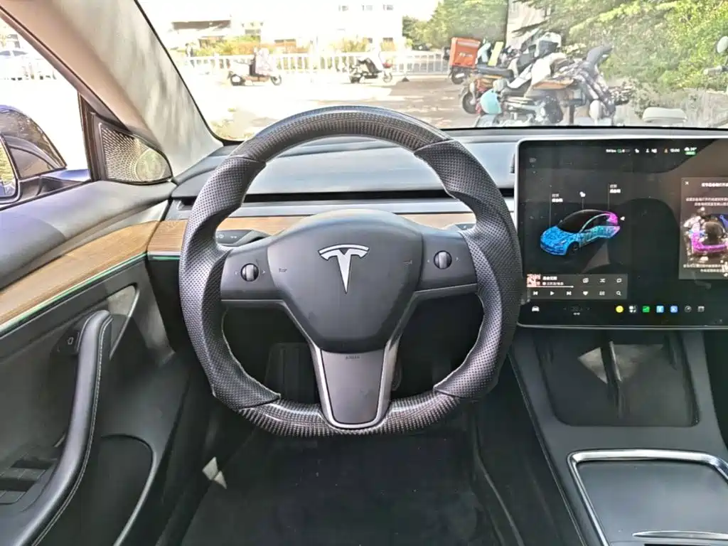 Tesla Model 3 — миниатюра 11