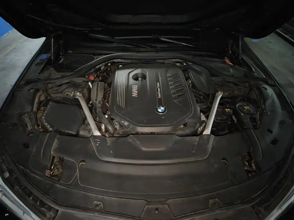 BMW 7 Series — миниатюра 11