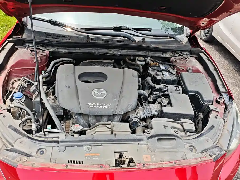 Mazda Mazda3 3 2016 1.5L AT Luxury