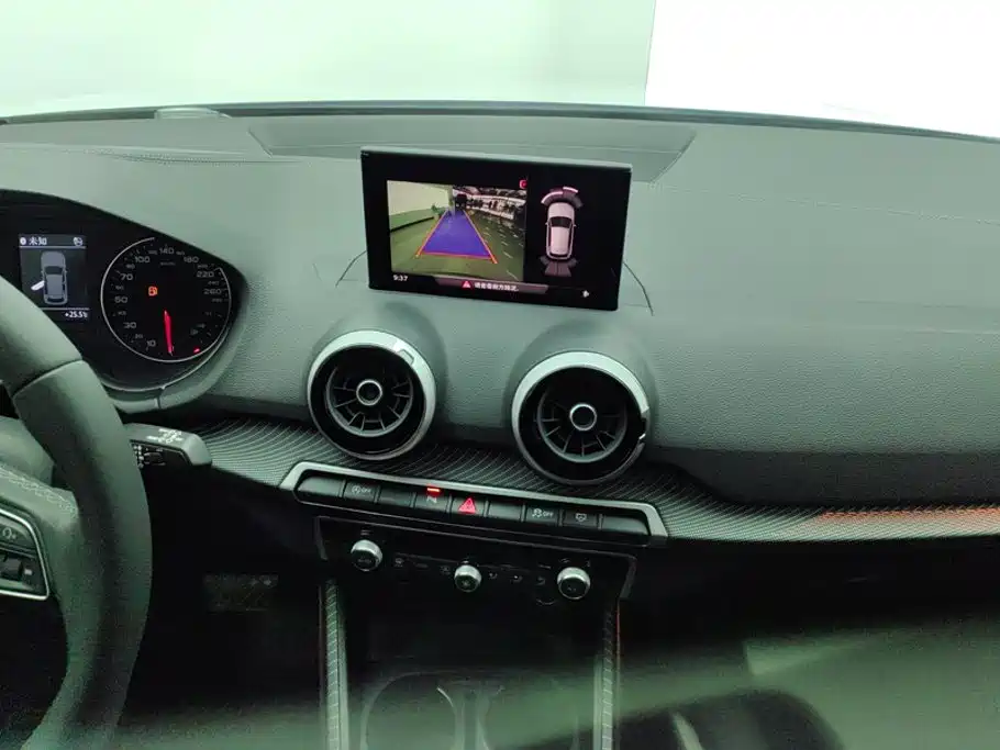 Audi Q2L — миниатюра 13