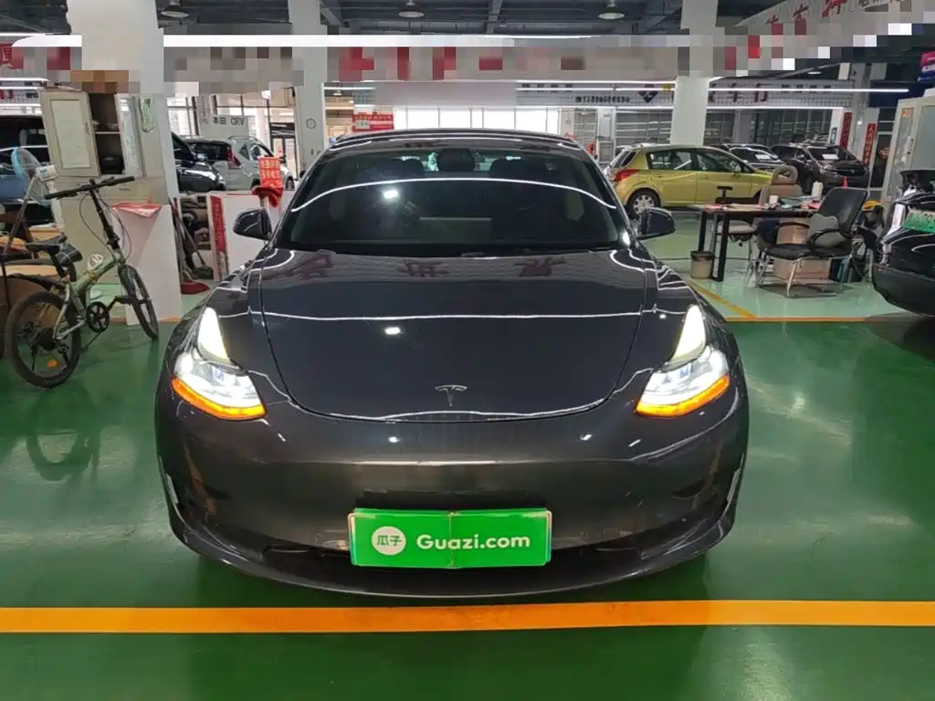 Tesla Model 3 — миниатюра 3