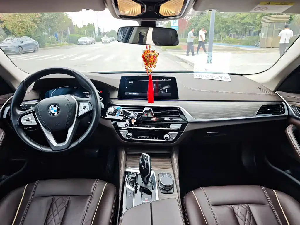 BMW 5 Series New Energy — миниатюра 5
