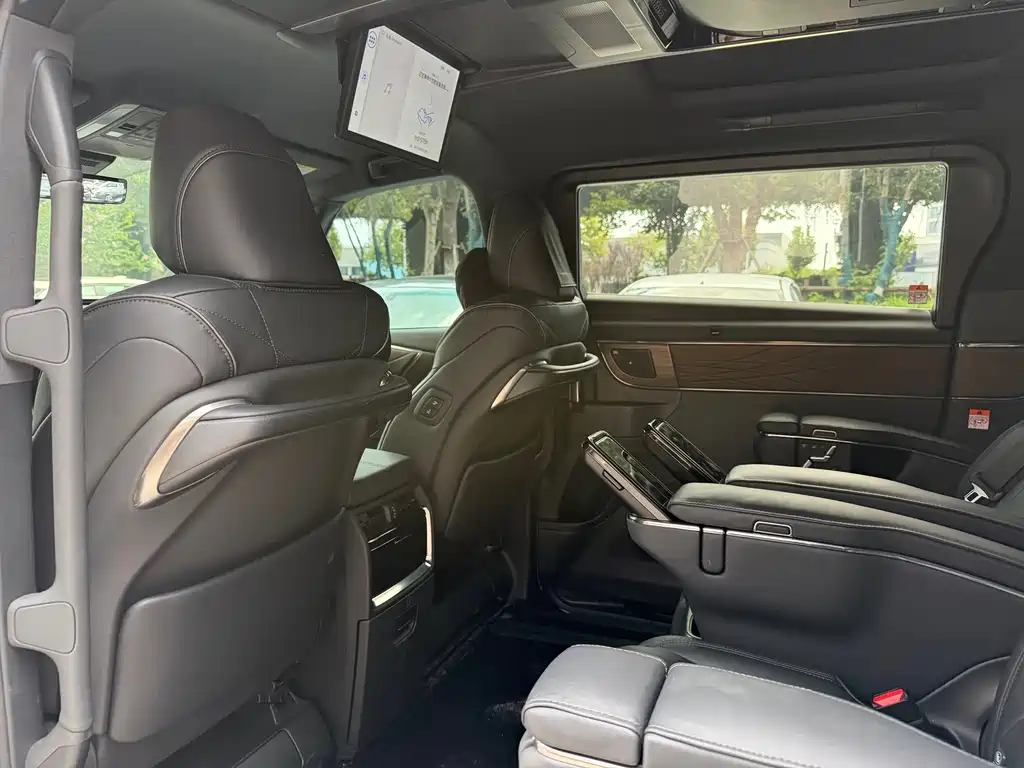 Toyota Vellfire — миниатюра 5