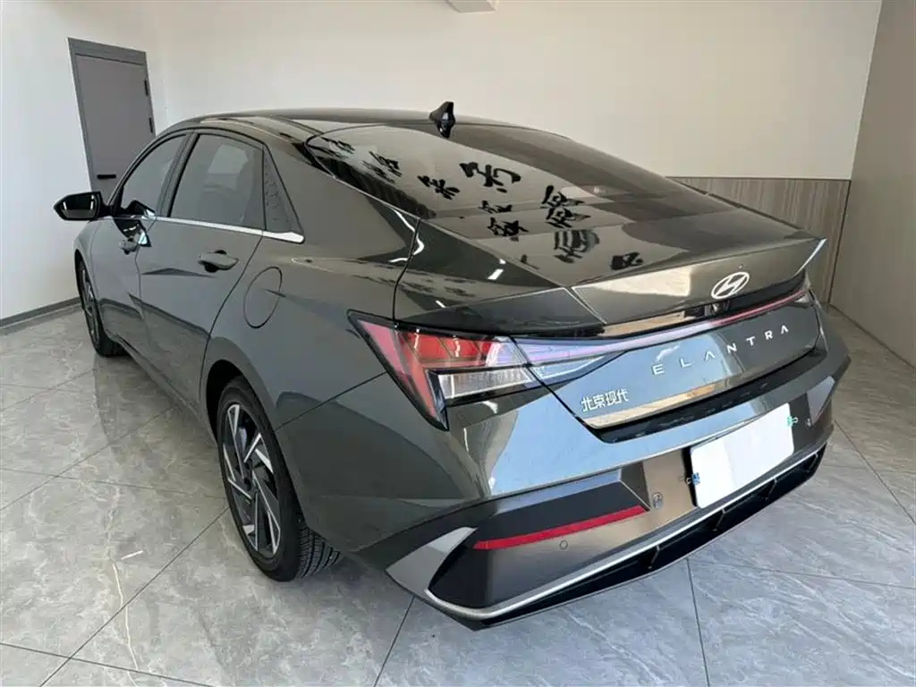 Hyundai Elantra 2023 1.5L CVT TOP Flagship