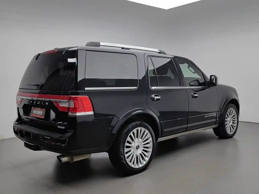 Lincoln Navigator — миниатюра 2
