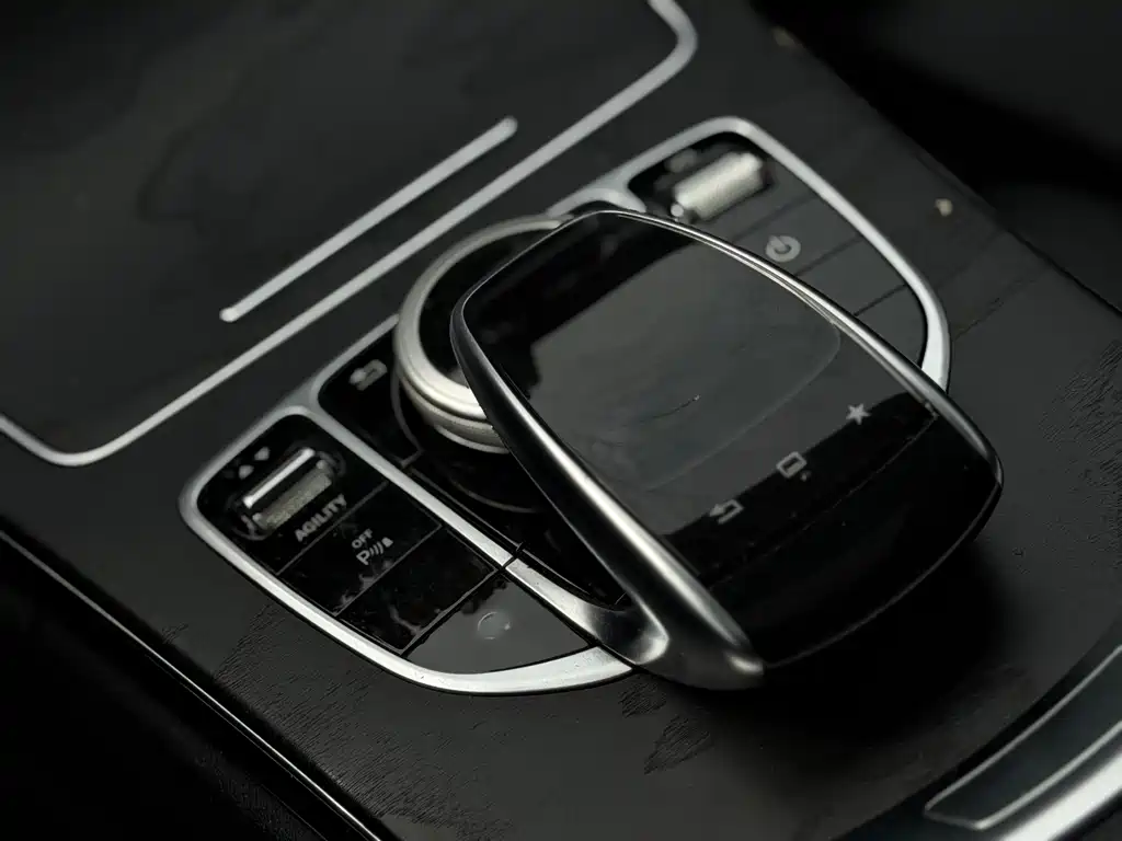 Mercedes-Benz C-Class — миниатюра 11