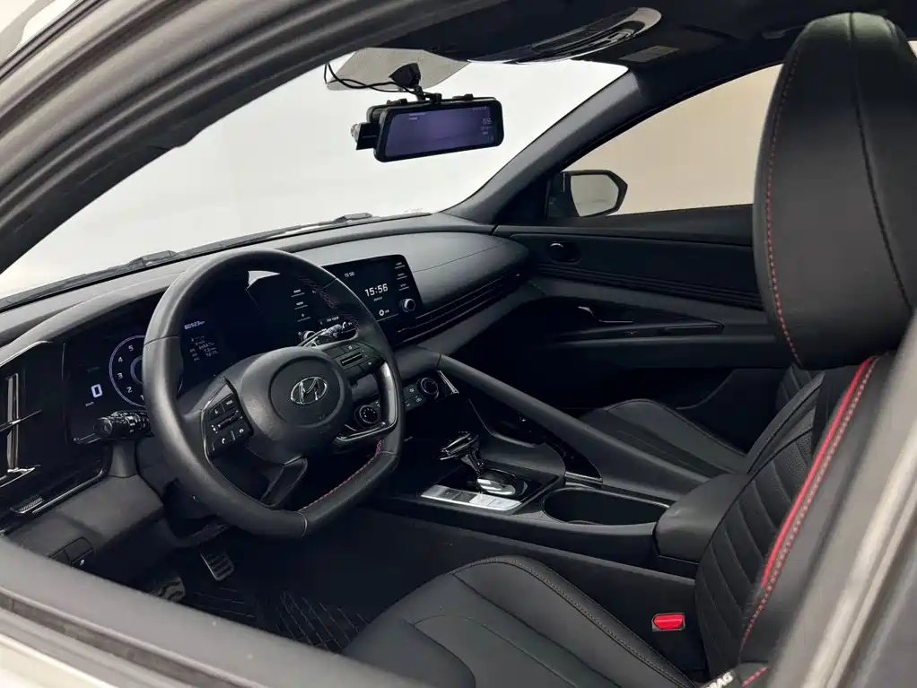 Hyundai Elantra — миниатюра 12