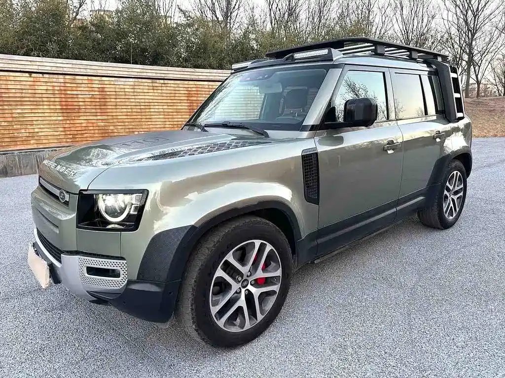 Land Rover Defender 2021