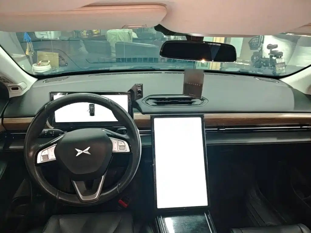 XPeng P5 — миниатюра 10