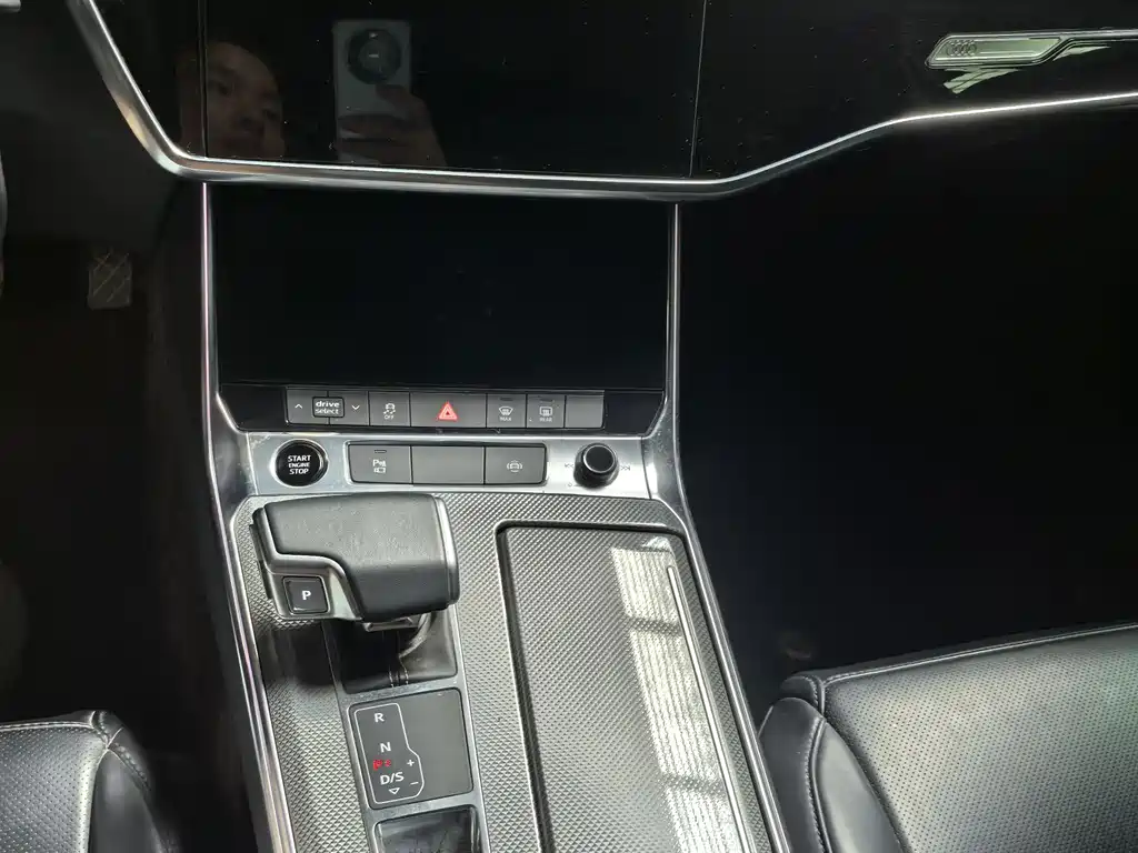 Audi A6L 2022 40 TFSI Luxury