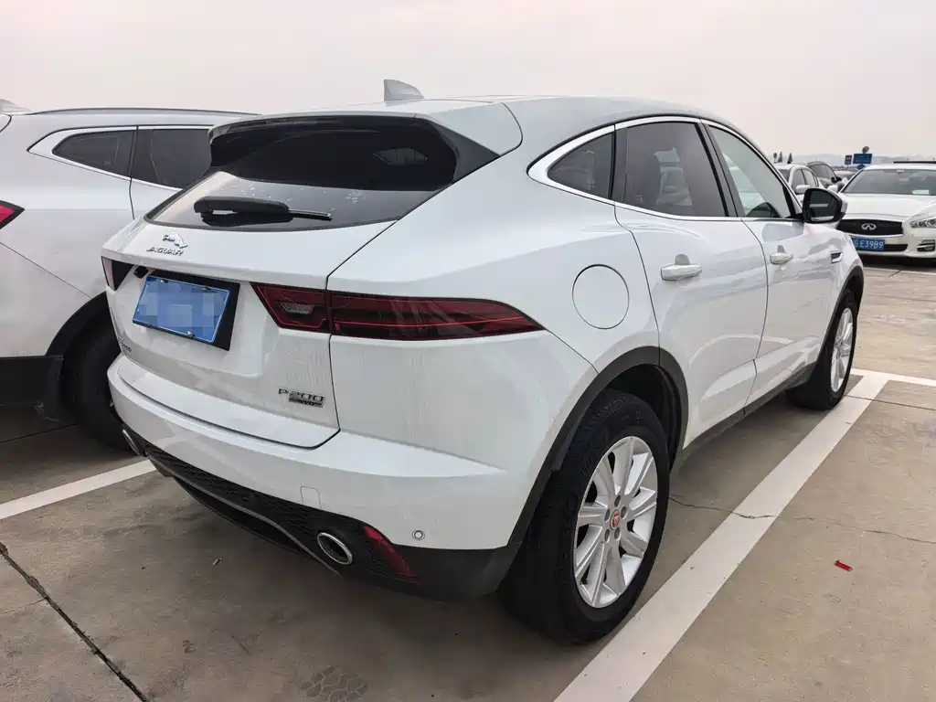 Jaguar E-PACE — миниатюра 8