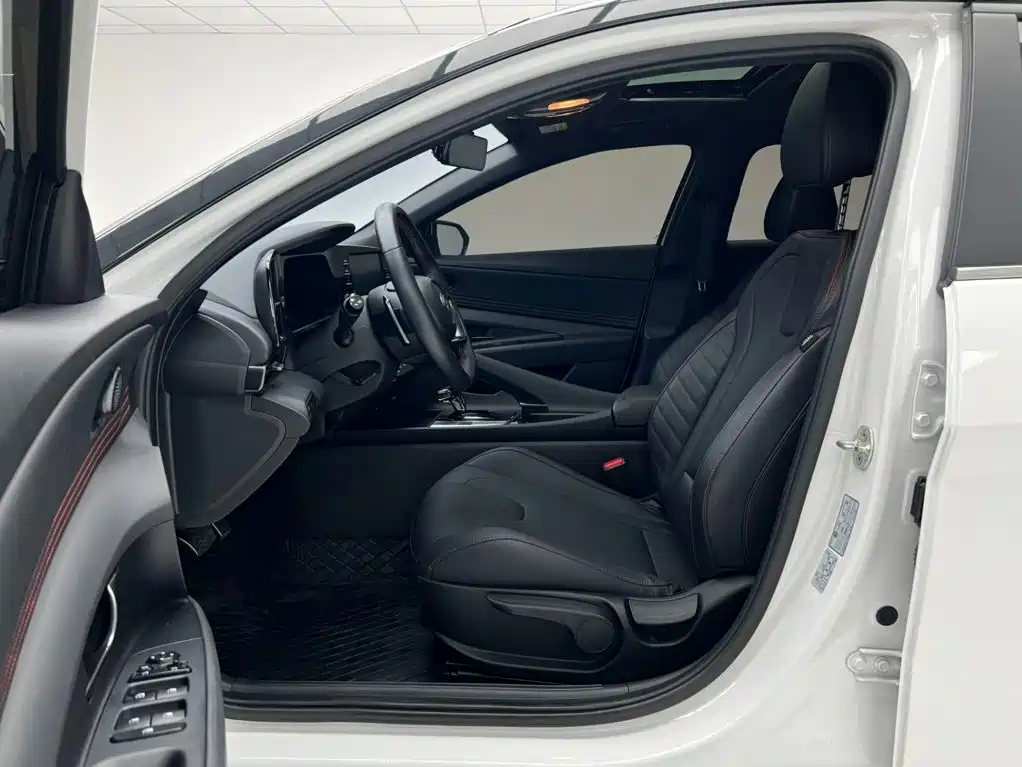 Hyundai Elantra — миниатюра 6