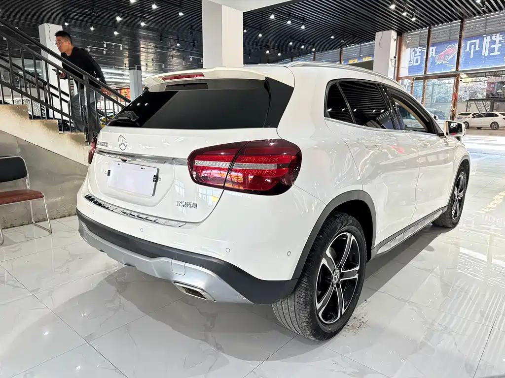 Mercedes-Benz GLA 2018 GLA 200 Fashion