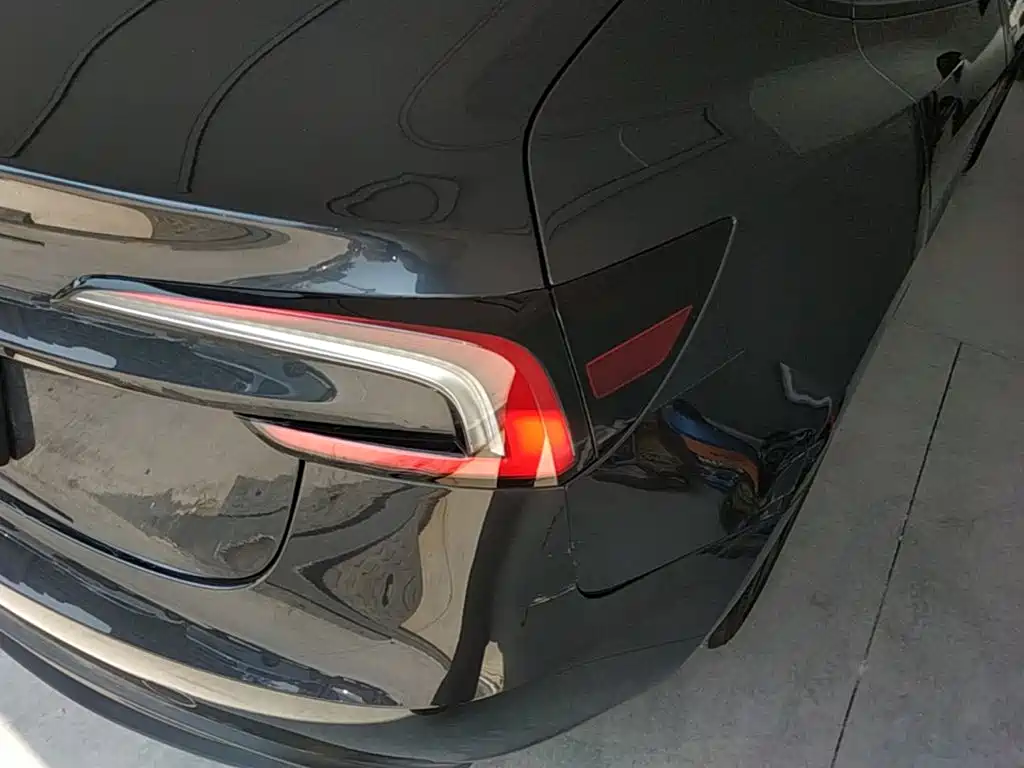 Tesla Model 3 — миниатюра 8