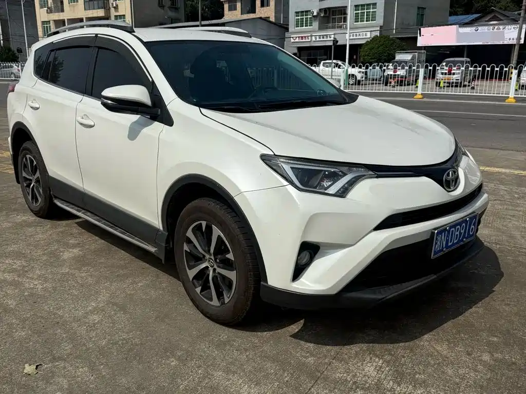 Toyota RAV4 — миниатюра 3