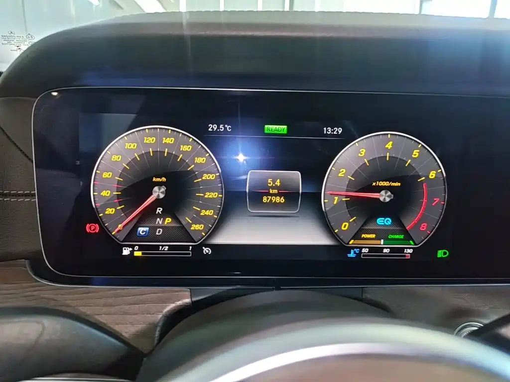 Mercedes-Benz E-Class — миниатюра 12