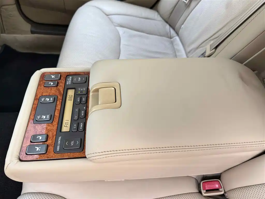 Lexus LS — миниатюра 16