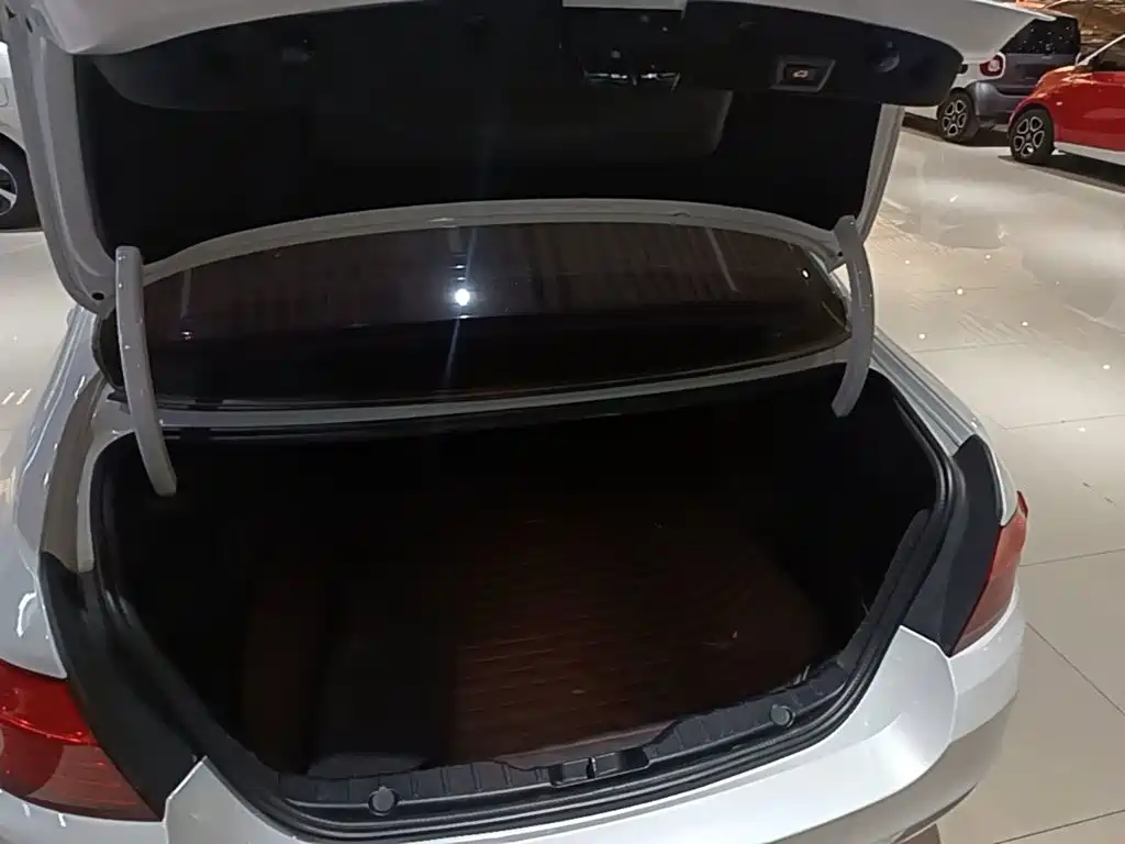 BMW 5 Series — миниатюра 19