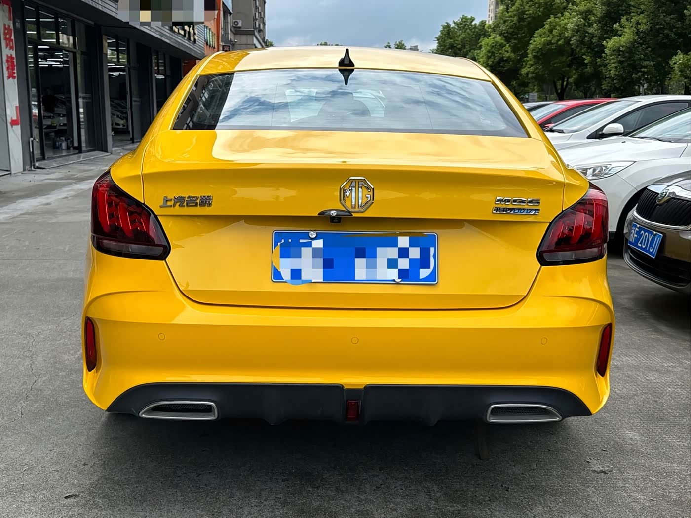 MG MG5 1.5 л 2021 г. желто-оранжевый, пробег 40000 км