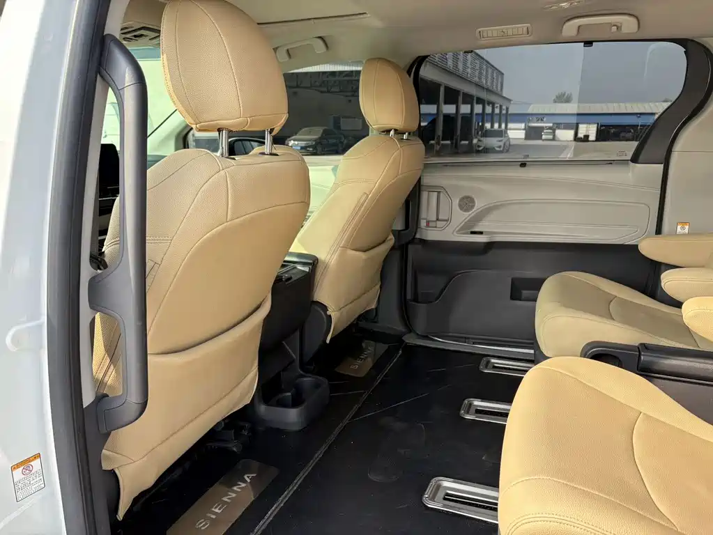 Toyota Sienna — миниатюра 12
