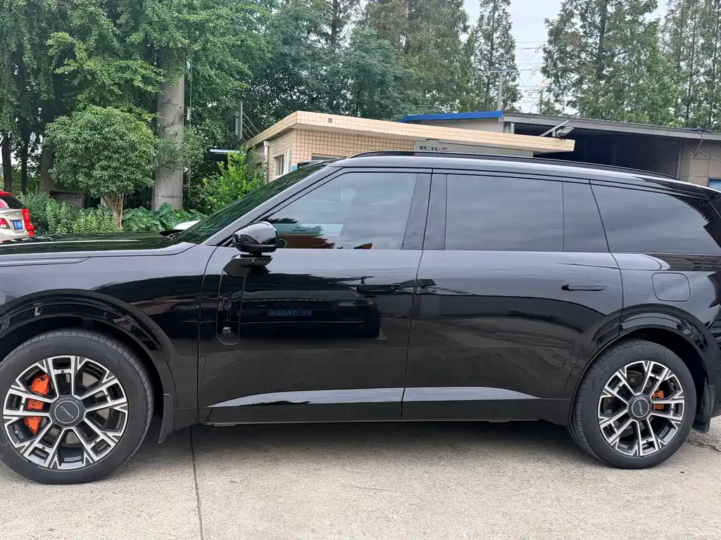 Lynk & Co 900 — миниатюра 5