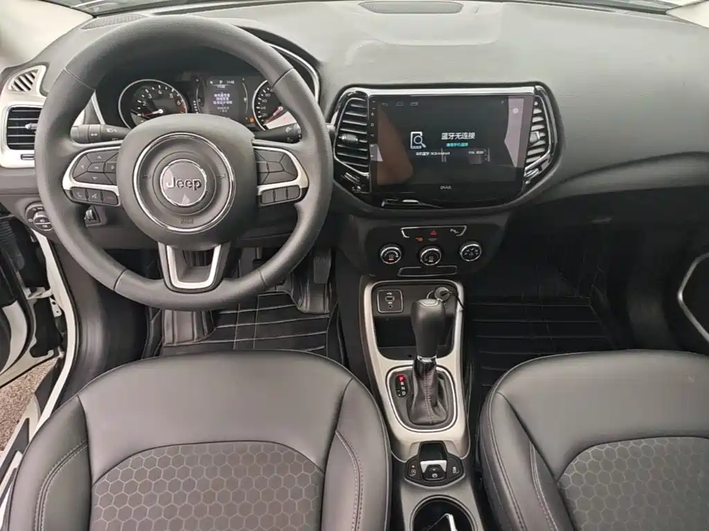 Jeep Compass — миниатюра 10