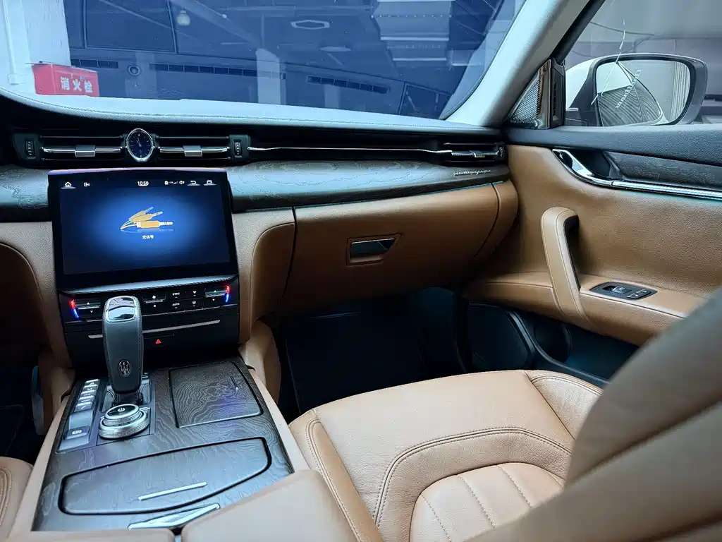 Maserati Quattroporte — миниатюра 11