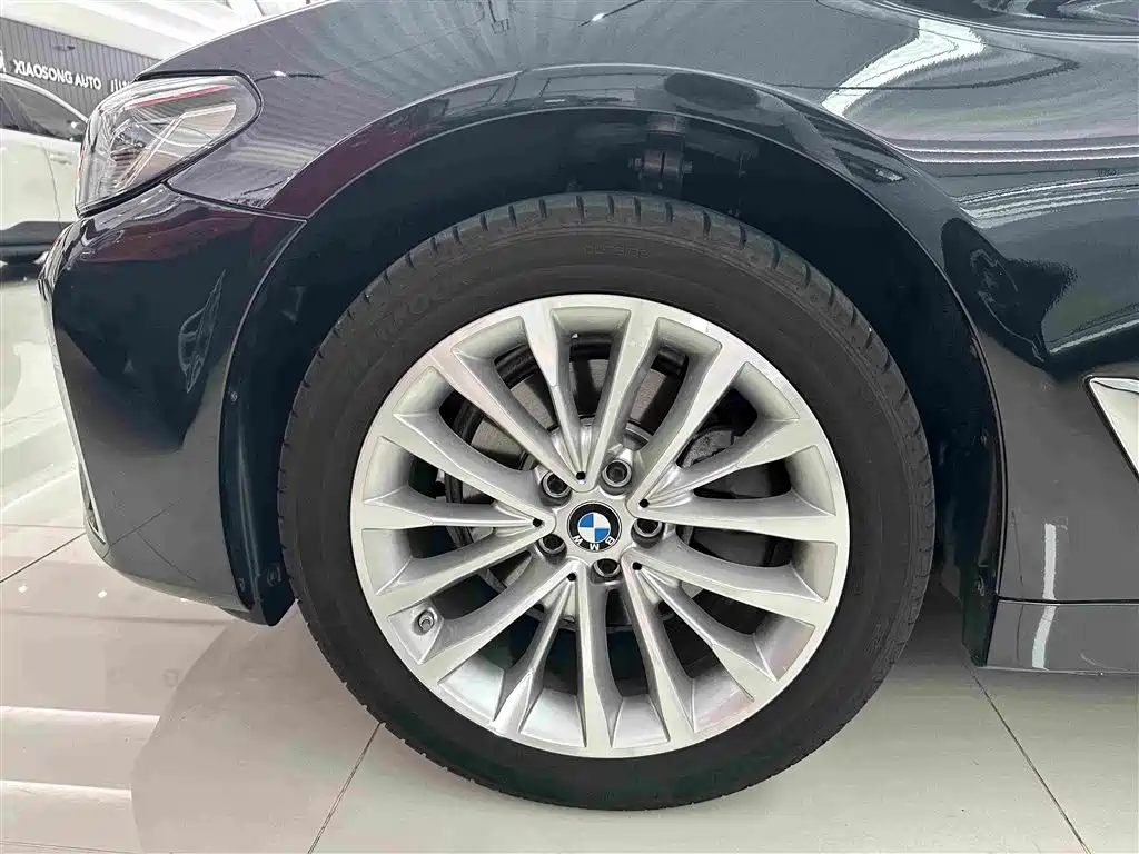 BMW 5 Series — миниатюра 3