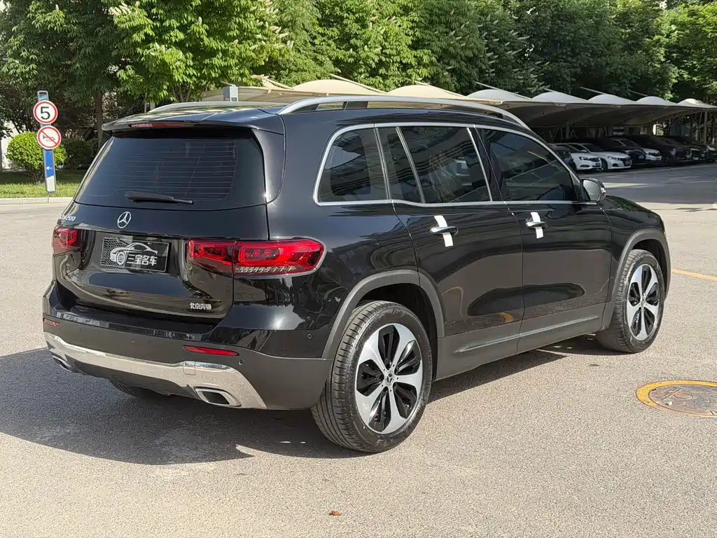 Mercedes-Benz GLB — миниатюра 8