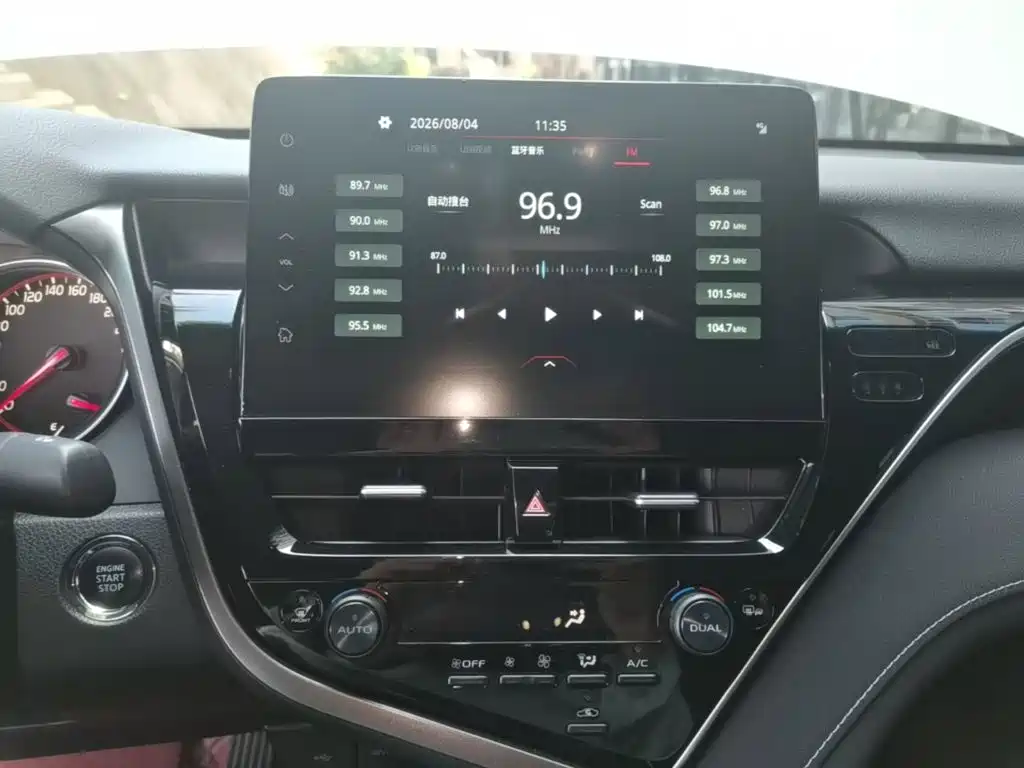 Toyota Camry — миниатюра 13
