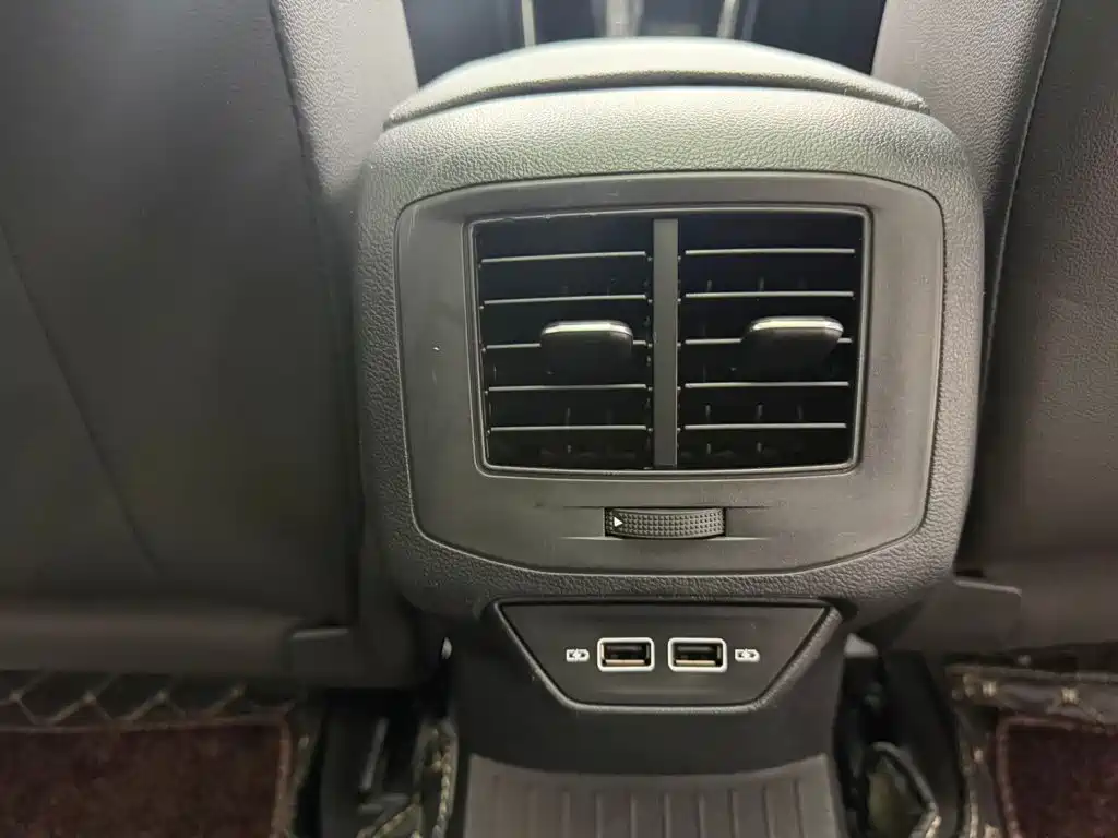 Volkswagen T-Roc — миниатюра 17