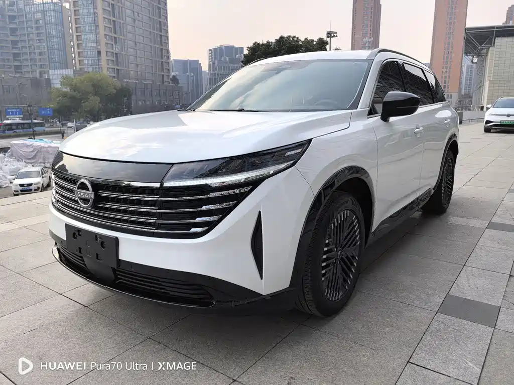 NISSAN EXPLORING THE LAND