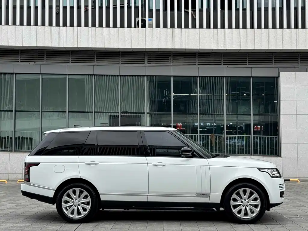 Land Rover Range Rover — миниатюра 4