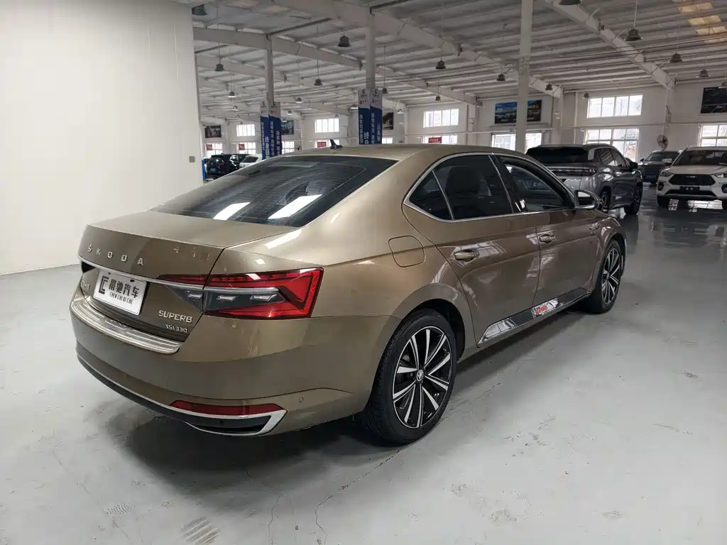 Skoda Superb — миниатюра 4