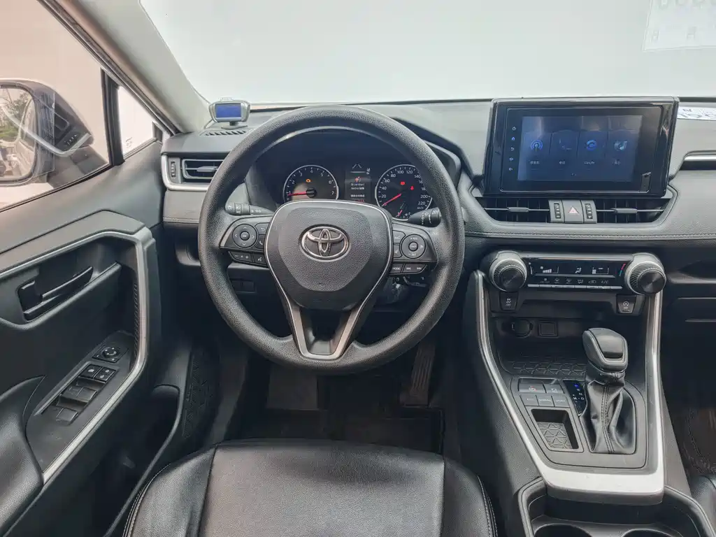 Toyota RAV4 — миниатюра 11
