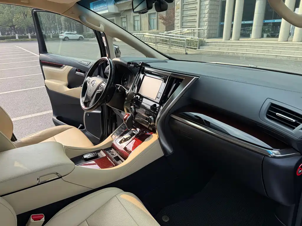 Toyota Alphard 2015 3.5L Luxury