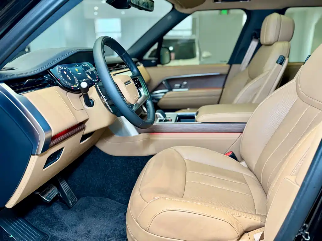 Land Rover Range Rover 2024 3.0 L6 400PS Long Wheelbase мест