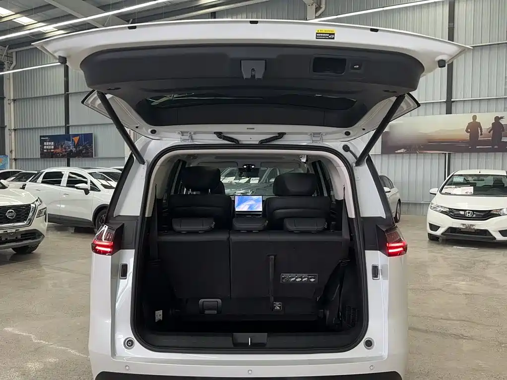 GAC Motor Trumpchi E8 PHEV — миниатюра 15