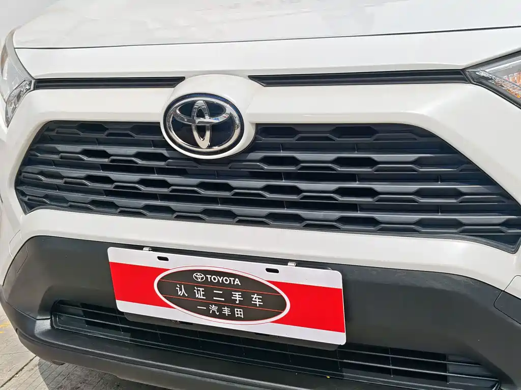 Toyota RAV4 — миниатюра 8