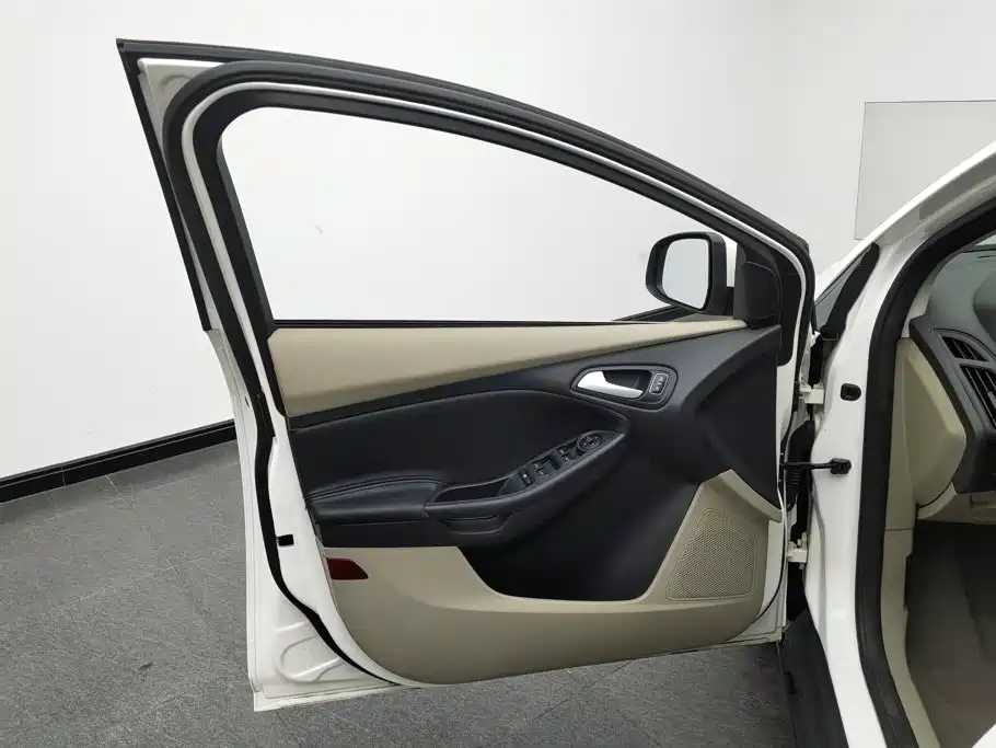 Ford Focus — миниатюра 7