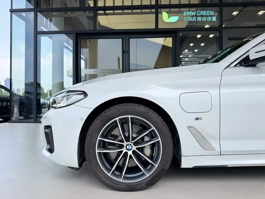 BMW 5 Series New Energy — миниатюра 4