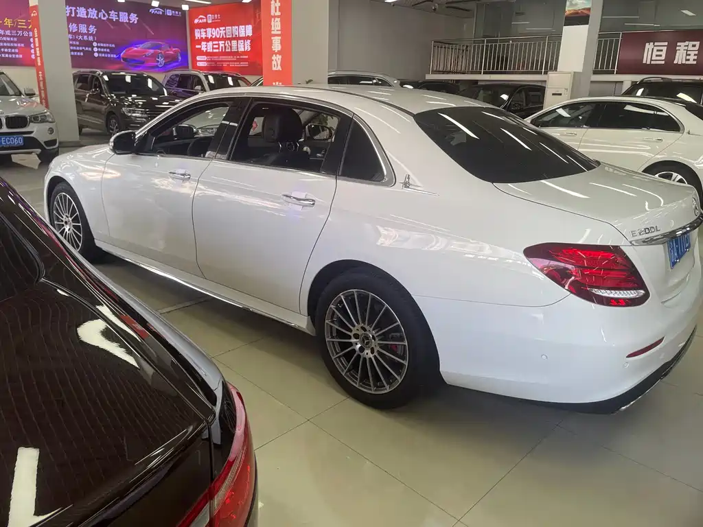 Mercedes-Benz E-Class — миниатюра 9