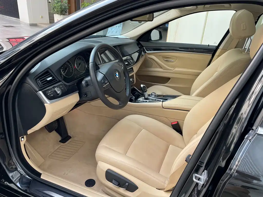 BMW 5 Series — миниатюра 4