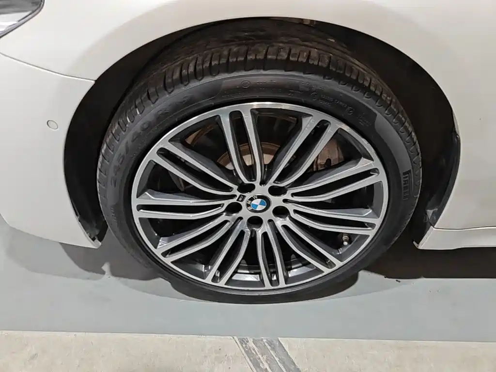 BMW 5 Series — миниатюра 23