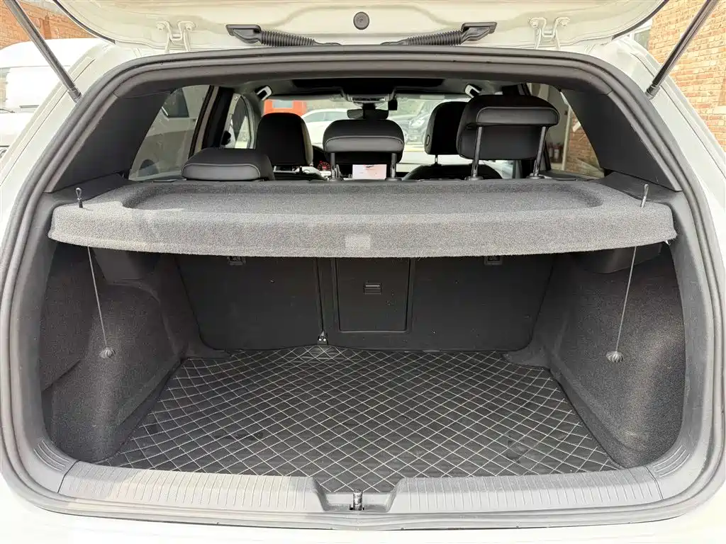 Volkswagen Golf — миниатюра 18