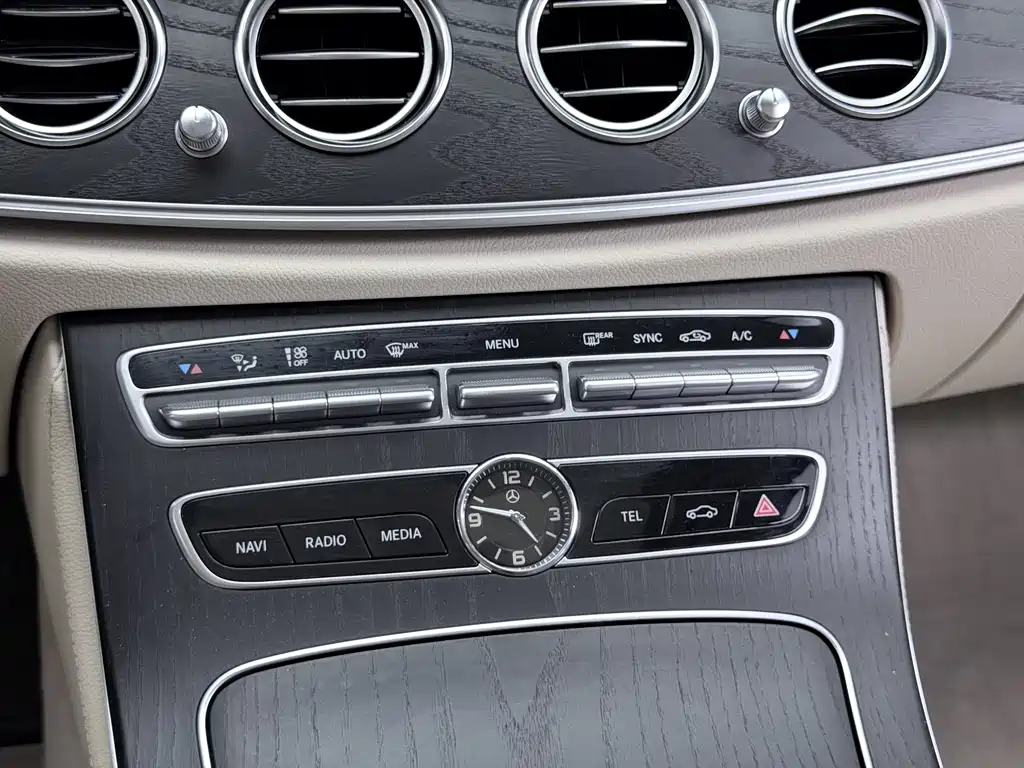 Mercedes-Benz E-Class — миниатюра 29