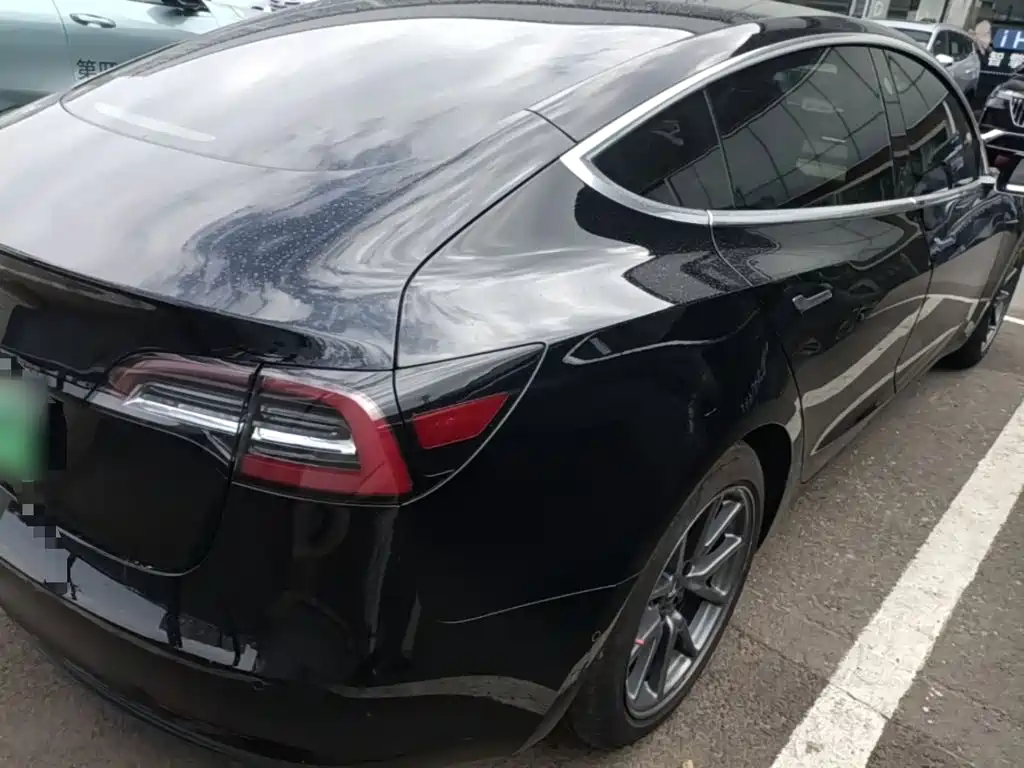 Tesla Model 3 — миниатюра 7