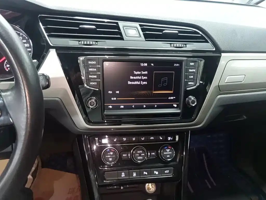 Volkswagen Touran — миниатюра 13